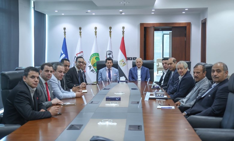 أشرف صبحي وزير الشباب والرياضة والمهندس هاني أبوريدة