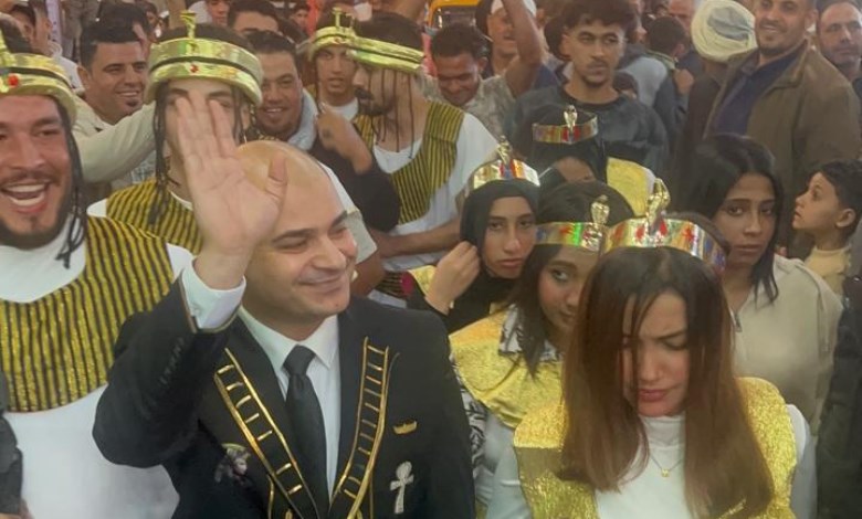 من المومياوات إلى صناديق الاقتراع.. مرشح بالدقهلية يثير الجدل بزي فرعوني
