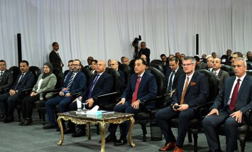 رئيس الوزراء خلال افتتاح مصنع ليوني 