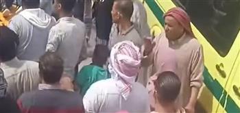 لحظه إنقاذ الطفلين
