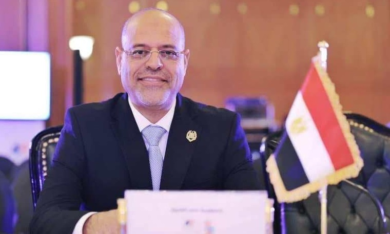 وزير العمل
