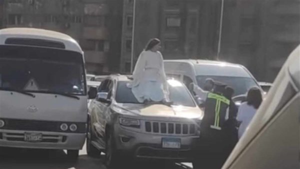 جانب من الفيديو
