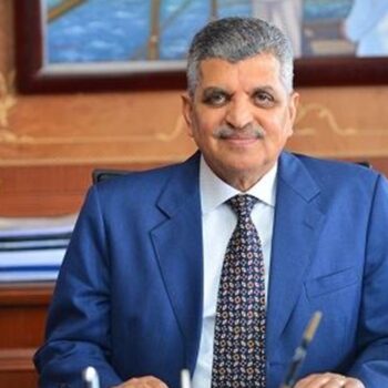 الفريق أسامة ربيع، رئيس هيئة قناة السويس