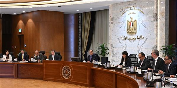 رئيس الوزراء يترأس لجنة الطروحات الحكومية
