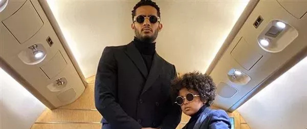 الفنان محمد رمضان مع نجله