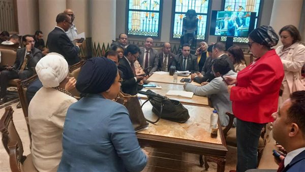 انسحاب نواب المعارضة من مناقشات القانون القديم
