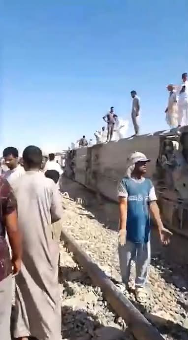 انقلاب عدد من عربات قطار في مطروح