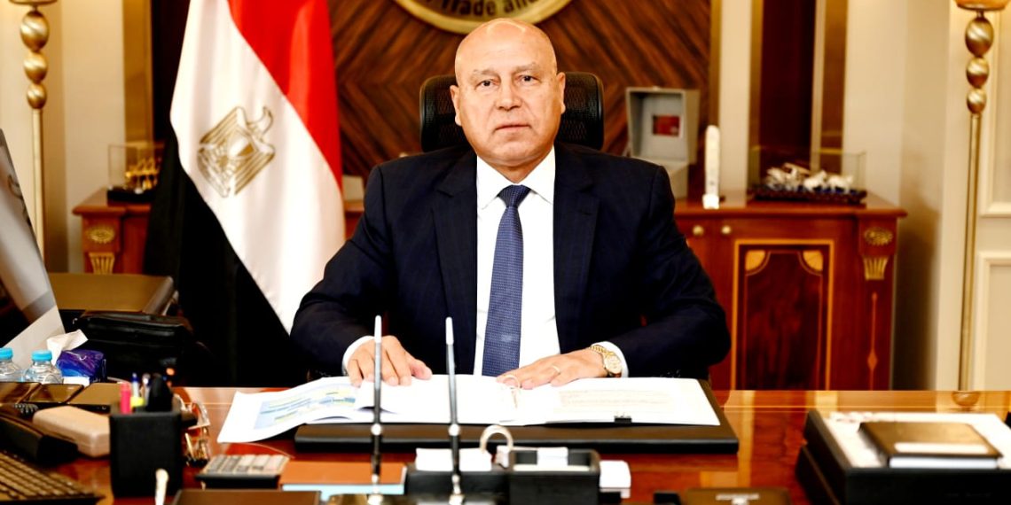 وزير الصناعة والنقل كامل الوزير
