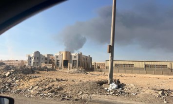 الدفع بعربات الحماية المدنية لاحتواء حريق مصنع البلاستيك بمدينة السادس من أكتوبر