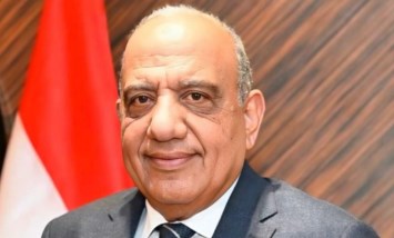 محمود عصمت وزير الكهرباء والطاقة المتجددة