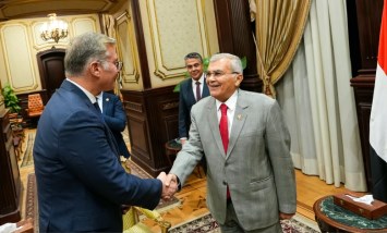 خلال زيارته لمقر المجلس ...وزير البترول والثروة المعدنية يهنيء رئيس مجلس الشيوخ