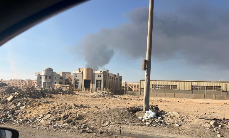 الدفع بعربات الحماية المدنية لاحتواء حريق مصنع البلاستيك بمدينة السادس من أكتوبر