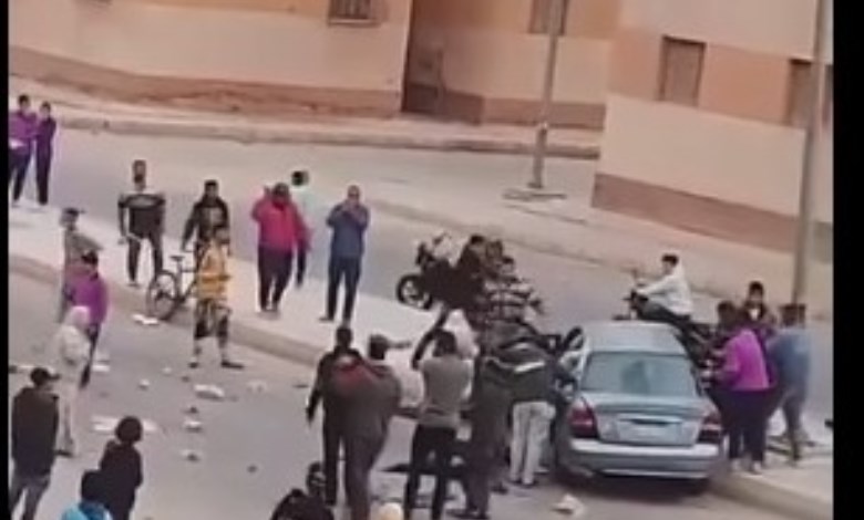 شاب يستعرض بسيارة أمام مدارس حدائق أكتوبر.. ومصدر بالتعليم : الحادث خارج أسوار المدرسة- خاص