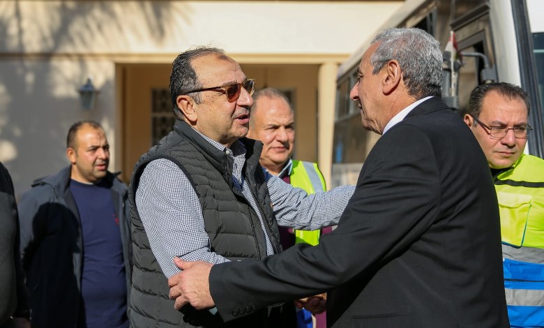 وزير قطاع الأعمال أثناء الزيارة
