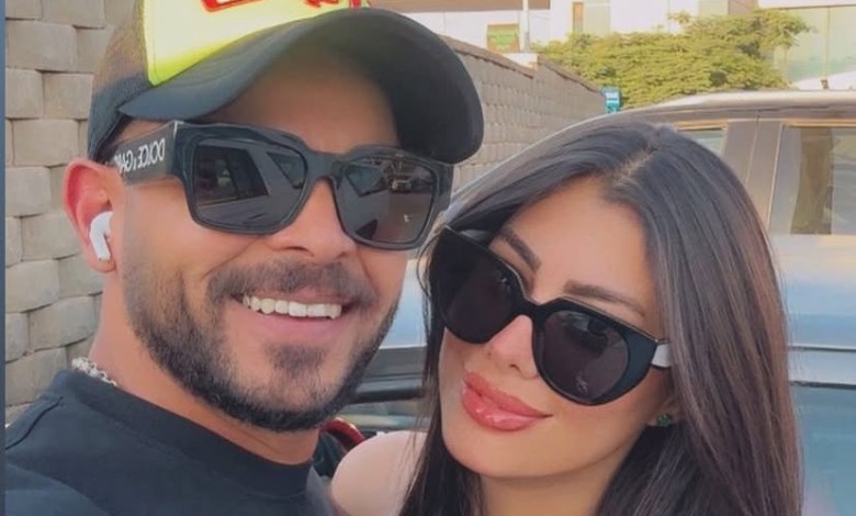 محمد رشاد يتغزل في زوجته