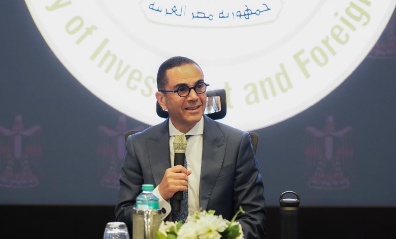حسن الخطيب وزير الاستثمار والتجارة الخارجية 