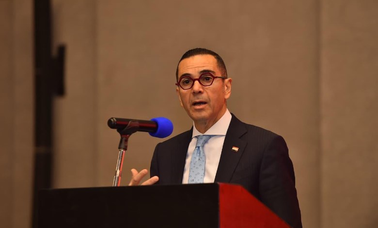 حسن الخطيب وزير الاستثمار والتجارة الخارجية 