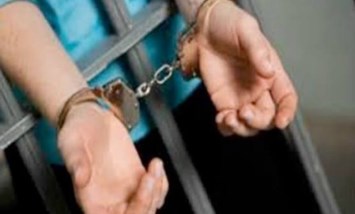 عقوبة المتهمين لاجبار شحص على ارتداء ملابس نسائية 