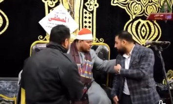 حقيقة فيديو الاشتباك بالأيدي بين قارئ قرأن وأحد الحضور في سرادق عزاء