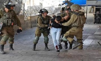 الضفة والقدس تحت المداهمة.. 24 فلسطينياً في قبضة الاحتلال