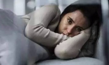 لماذا تصاب النساء بالاكتئاب أكثر من الرجال؟.. حقائق صادمة 