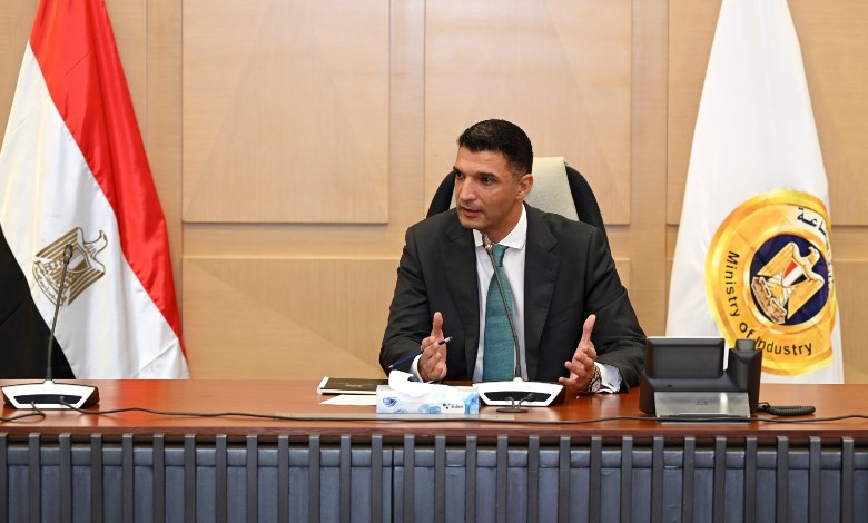 وزير الصناعة يعلن استراتيجية جديدة لدعم المصانع ومواجهة التحديات