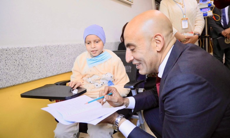 وزير التعليم يزور مستشفى 57357.. «أبطال يعالجون أبطال» وتوجيه عاجل بدعم مدرسة المرضى بالسبورات الذكية