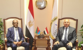 وزير النقل يبحث مع وفد إريتري تعزيز التعاون في مجالات النقل والبنية التحتية