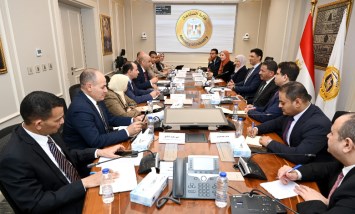 وزير الصناعة: وزارة العمل شريك أساسي للوزارة فيما يخص توفير العمالة الماهرة