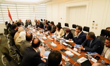 الحكومة تطلق وحدة لحل مشكلات كبار المستثمرين داخل وزارة العمل بالتنسيق مع “الاستثمار”