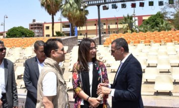 وزيرة الثقافة