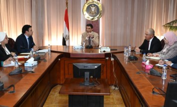 وزير الصناعة يطلق خطة للنهوض بالحرف اليدوية المصرية وزيادة تنافسيتها عالميًا