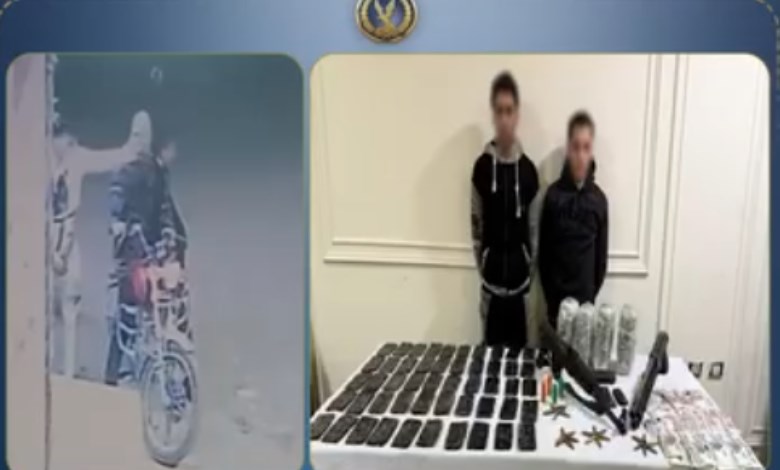 بعد تداول فيديو.. ضبط متهمين بحوزتهما مخدرات وأسلحة نارية
