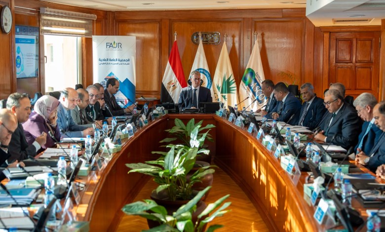 وزير البترول خلال اللقاء 
