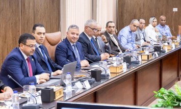 اقتصادية قناة السويس تستعرض تطوير ميناء السخنة أمام وفد دولي