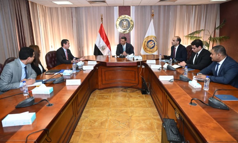 وزير الصناعة 