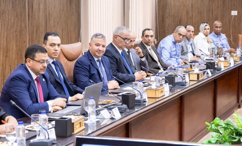 اقتصادية قناة السويس تستعرض تطوير ميناء السخنة أمام وفد دولي