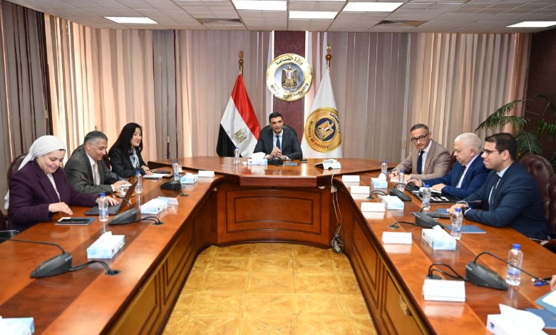 وزير الصناعة يكشف مفاجأة كبرى للمصانع في مجال الطاقة النظيفة