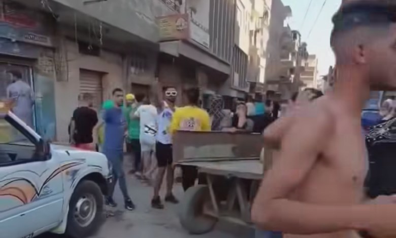 «مولد سيدي العريان».. موكب راقص لمجموعة شباب عرايا بصحبة فتيات في الزقازيق