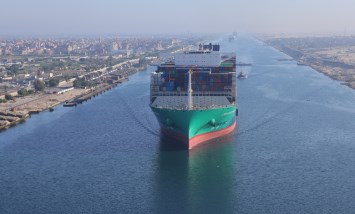 عبور سفينة الحاويات العملاقة CMA CGM VENDOME لأول مرة