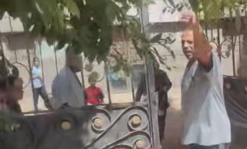«ضربها برجله».. خلاف على بطاقة التموين ينتهي باعتداء صادم على سيدة