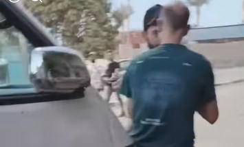 سائق يتعدي علي راكب وأسرته بسبب الاختلاف على الأجرة في ابشواي بالفيوم