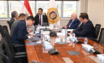 وزير الصناعة يلتقي رئيس جمعية رجال الأعمال المصريين الأفارقة لبحث سبل تعزيز التعاون الصناعي بين مصر وافريقيا