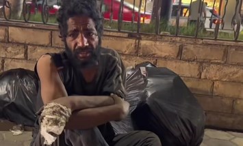 «محدش راضي يساعدني».. شاب يستغيث لعلاج يده بعد تعرضه لحادث 
