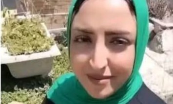 السيدة امام المقابر