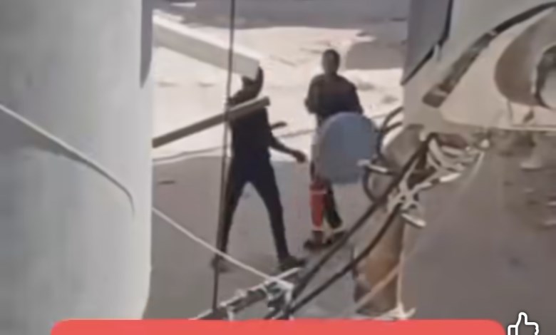 استغاثة من قلب العامرية.. فتاة تتهم بلطجيًا بالاعتداء وسط الشارع وسلاح أبيض يثير الذعر