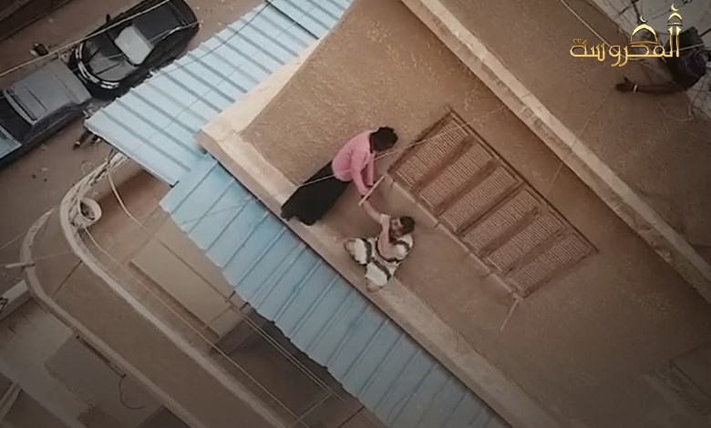 شاب مصري ينقذ فتاة سودانية من لحظة سقوط مأساوية فوق أحد المباني