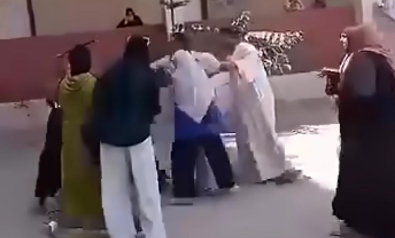 بسبب منع الغش.. معلمة تتعرض لاعتداء صادم داخل محيط لجنة امتحانات الإعدادية