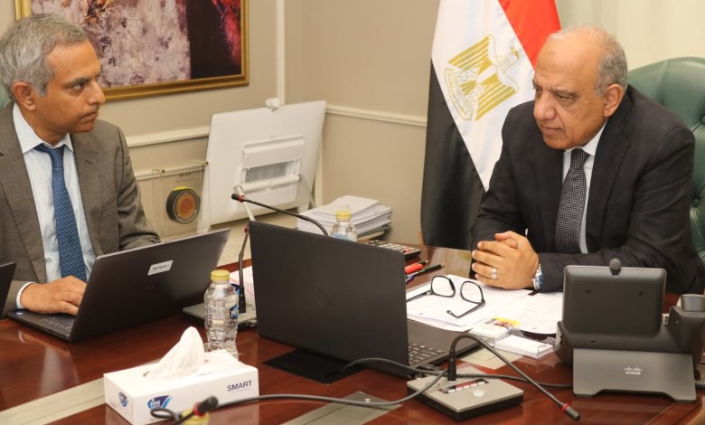 وزير الكهرباء يبحث مع البنك الدولي دعم وتمويل مشروعات الطاقة المتجددة.