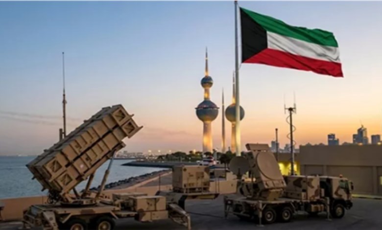 تطور مفاجئ في سماء الكويت.. الدفاعات الجوية تتحرك لاعتراض مُسيّرات والجيش يكشف التفاصيل